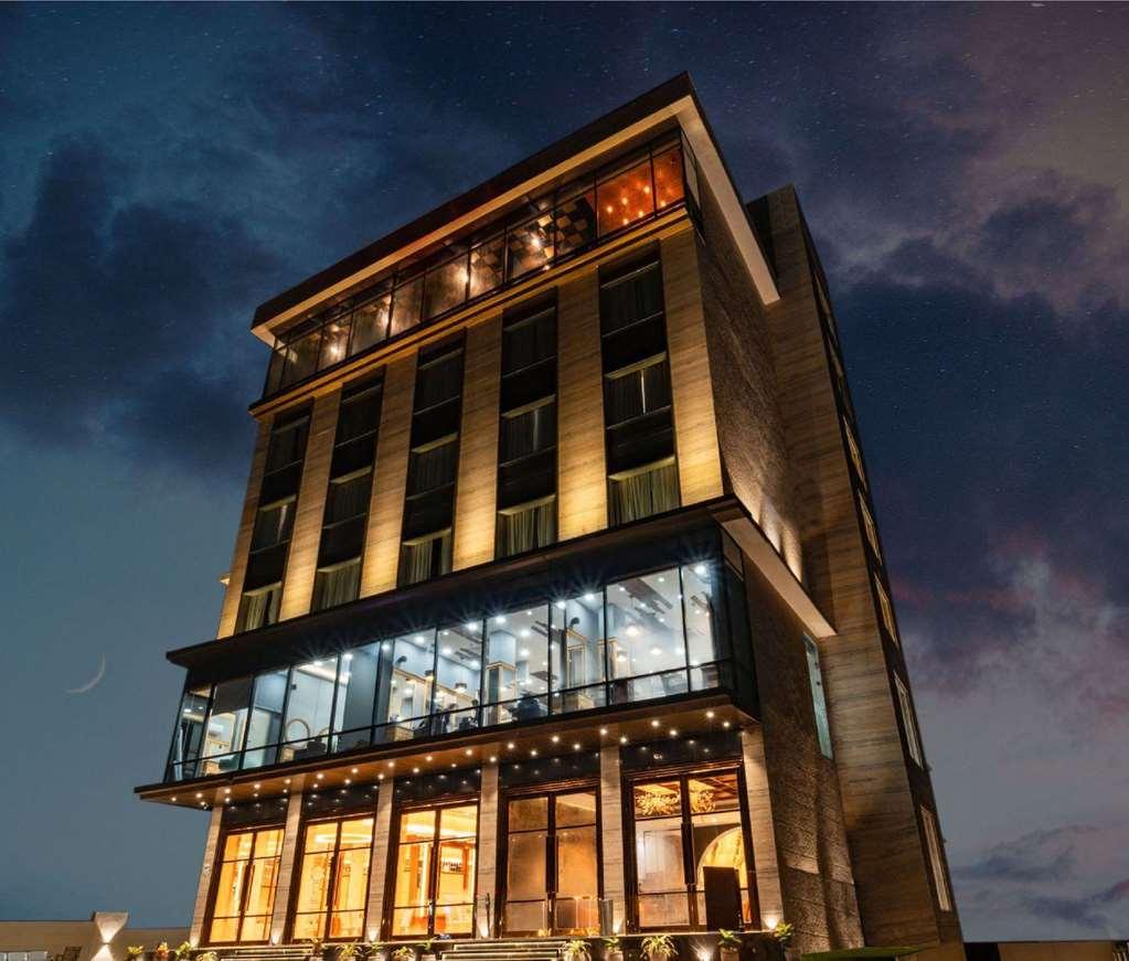 Clarion Hotel Epicure Dehradun Exterior foto