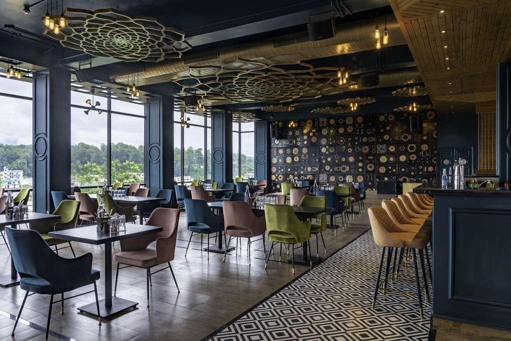 Clarion Hotel Epicure Dehradun Restaurante foto